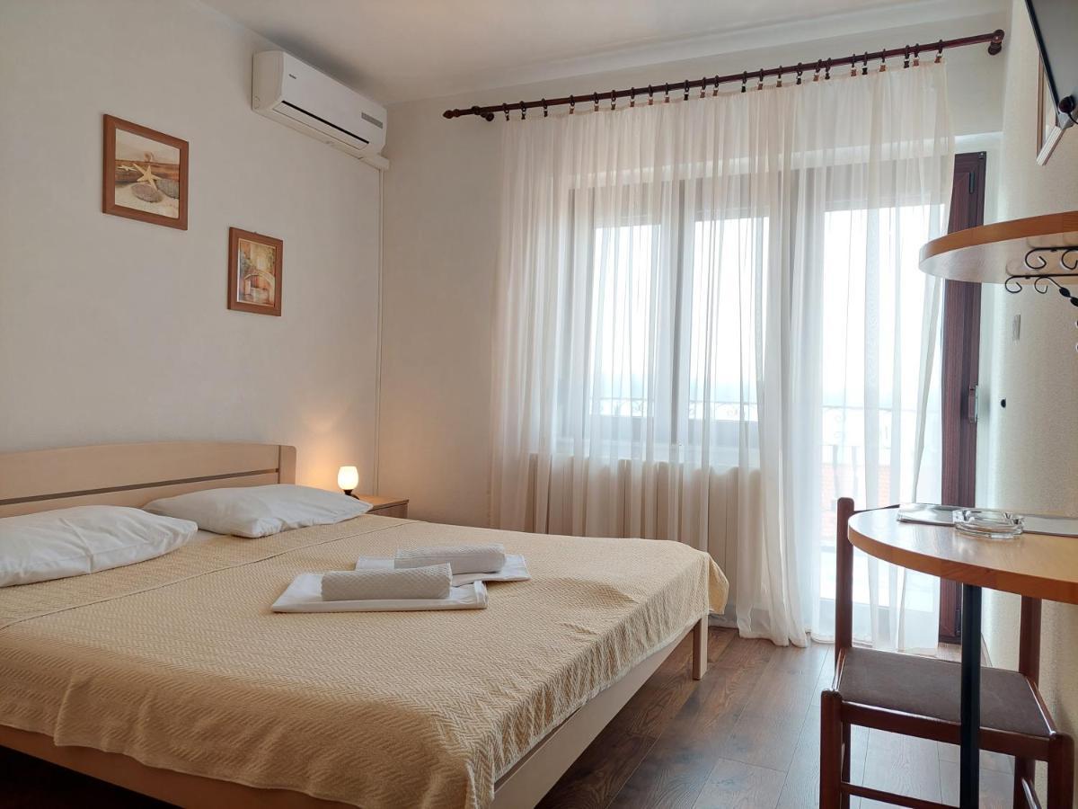 Pansion Klaudija Bed & Breakfast Crikvenica Exterior foto